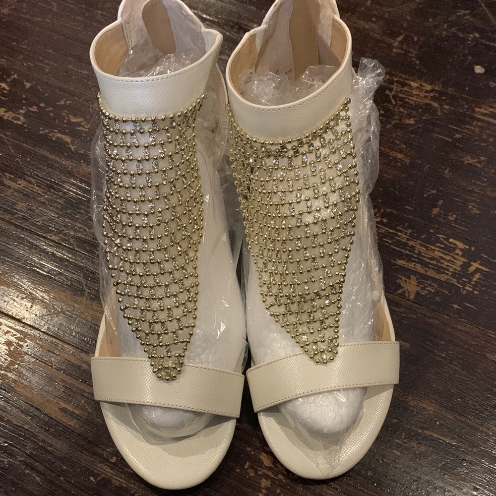 Thalia size 8 Elegant Cream and Gold Women's Sandals